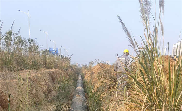 鋼材場(chǎng)槽鋼批發(fā)，Q235B角鋼價(jià)格，2220螺旋管，377螺旋焊管