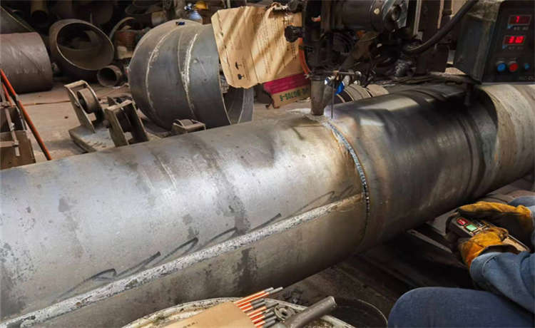 2420mm螺旋鋼管，內(nèi)直徑1800mm螺旋管-1820mm螺旋焊管，2820螺旋管廠家，鎖扣鋼管樁廠家